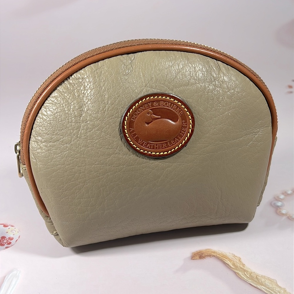 🦆 DOONEY & BOURKE COIN MAKEUP POUCH KHAKI PEBBLE LEATHER TAN LEATHER LOGO